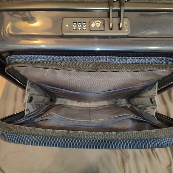 NWT Tumi V4 Continental 4 Wheeled Carry-On Front Pocket - Picture 4 of 13